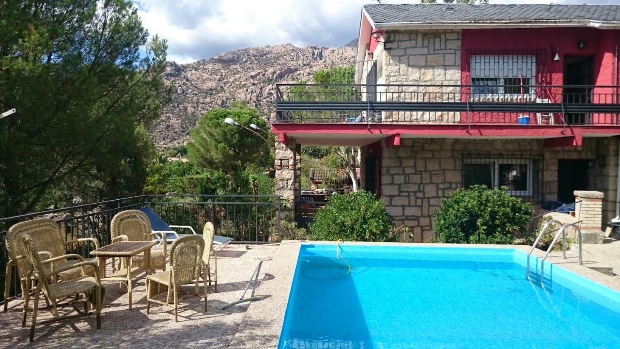 Piedra Libre Apartamentos Manzanares El Real Luaran gambar